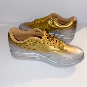 BRAND NEW Nike Airmax Metallic Gold & Silver